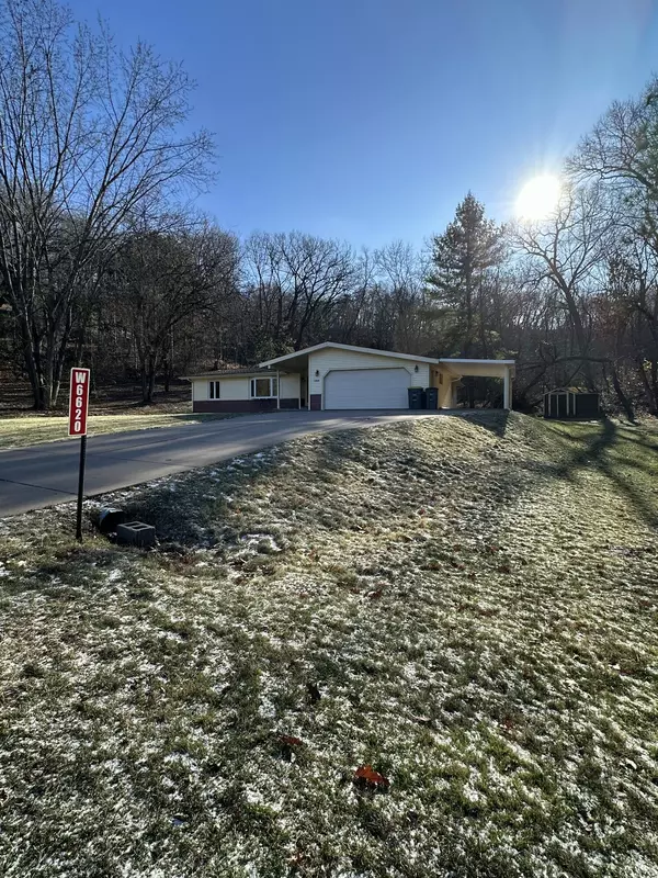 W6620 Hidden Valley Rd, Onalaska, WI 54636