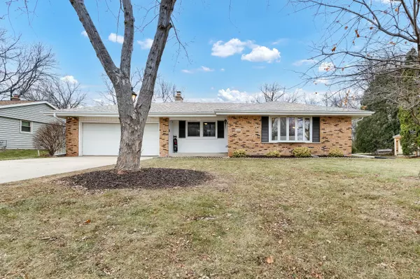 14430 W Butternut Trl, New Berlin, WI 53151