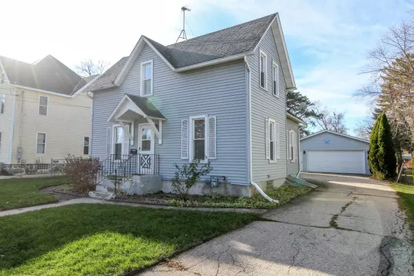 417 N High St, Fort Atkinson, WI 53538