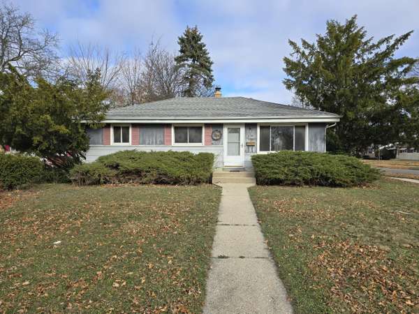 5400 N 82nd Ct, Milwaukee, WI 53218