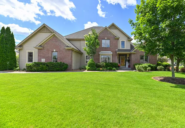 N74W15067 Hidden Way Dr,  Menomonee Falls,  WI 53051