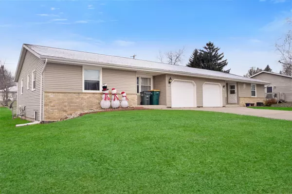 326 Municipal Dr Unit 328, West Bend, WI 53095