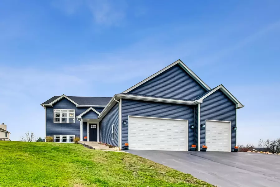 1240 Winged Foot Dr, Twin Lakes, WI 53181