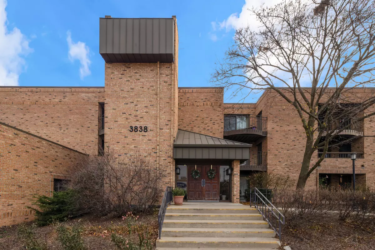 Shorewood, WI 53211,3838 N Oakland Ave Unit 273