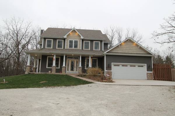 N5902 Hargraves Rd, Spring Prairie, WI 53105