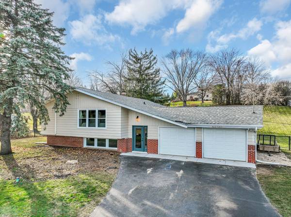 W250S3879 Center Rd, Waukesha, WI 53189