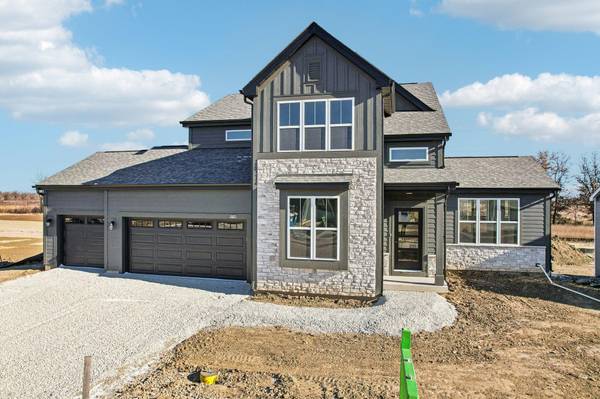 9198 S Overlook Way, Franklin, WI 53132