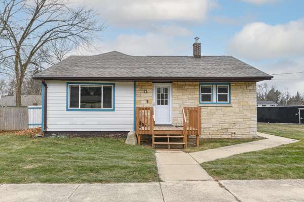 3023 Graydon Ave, East Troy, WI 53120