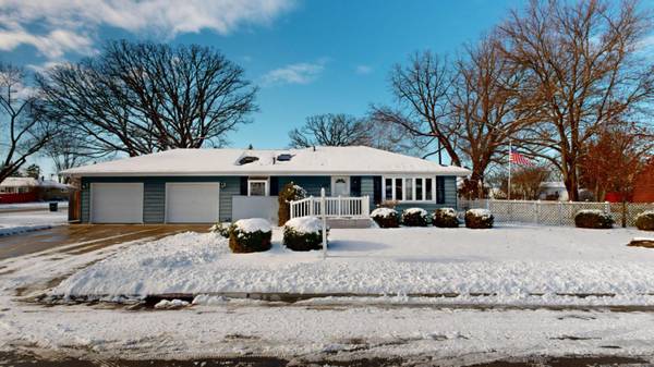 1018 Adrian Blvd, Fort Atkinson, WI 53538