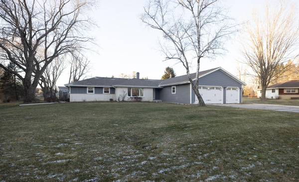 1622 Sharon Ln, Grafton, WI 53024