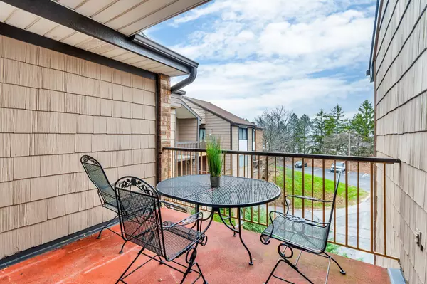 8643 N Servite Dr Unit 218, Milwaukee, WI 53223