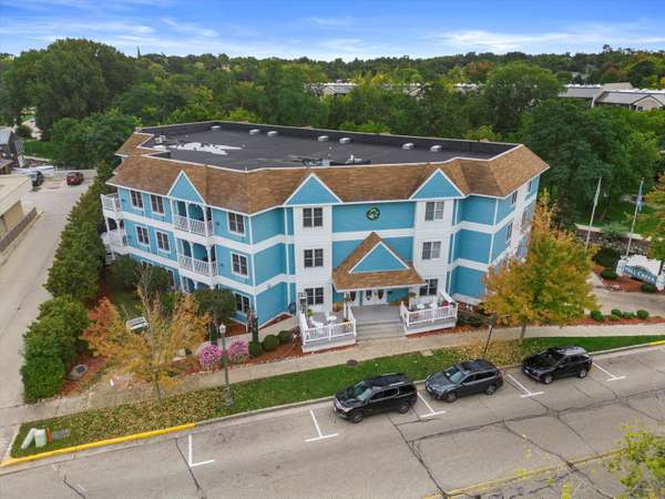 123 Center St Unit 104, Lake Geneva, WI 53147