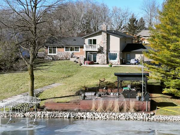 930 Jessie Ln, Random Lake, WI 53075