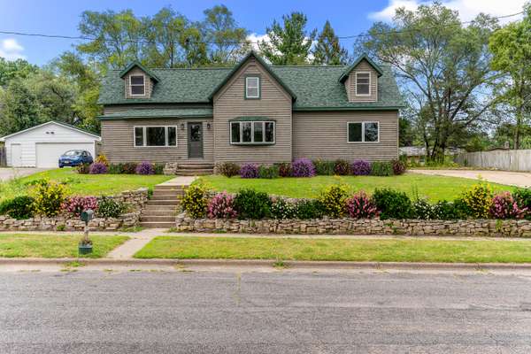 348 6th Ave N, Onalaska, WI 54650