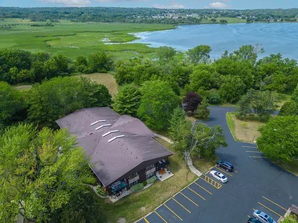 Geneva, WI 53147,22 Zurich Ct Unit 4