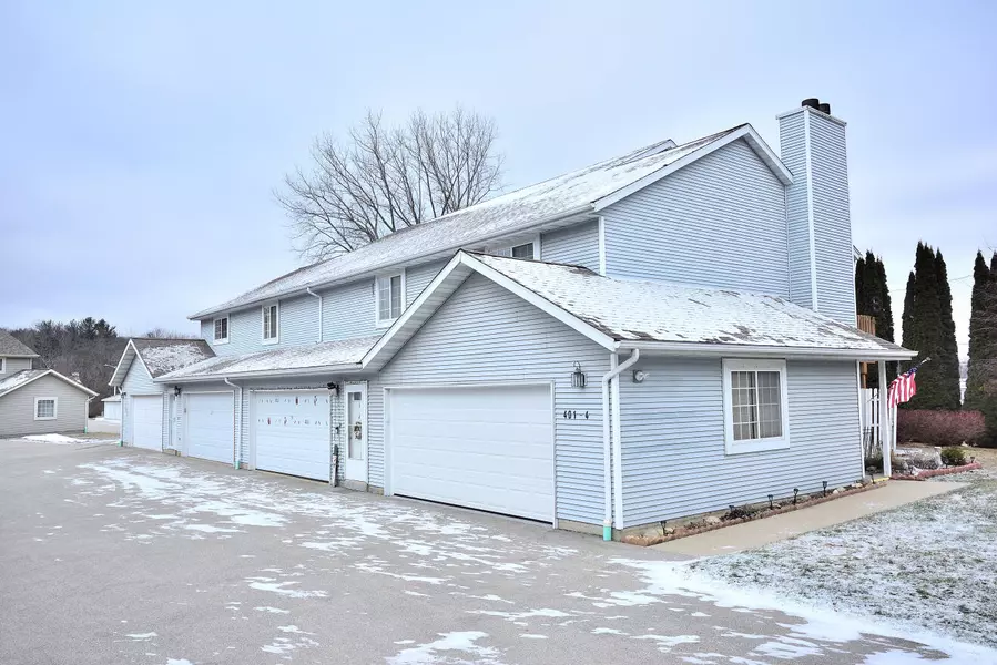 401 Slinger Rd Unit 4, Slinger, WI 53086