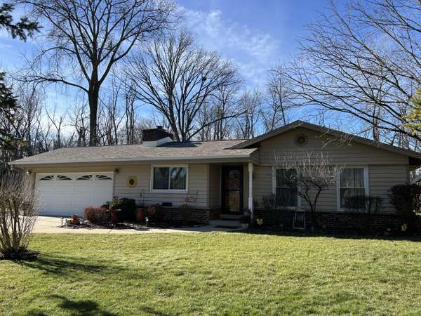 5321 S Honey Creek Dr, Greenfield, WI 53221