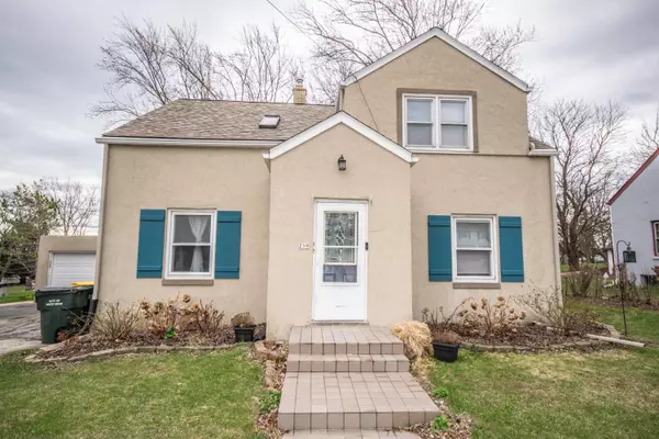 239 W Paradise Dr, West Bend, WI 53095