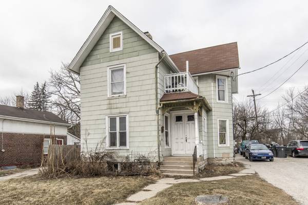 512 E Main St, Waukesha, WI 53186