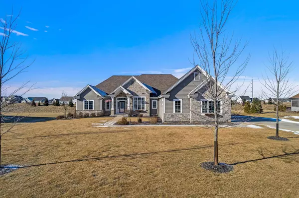 3127 Monona Ct,  Summit,  WI 53066