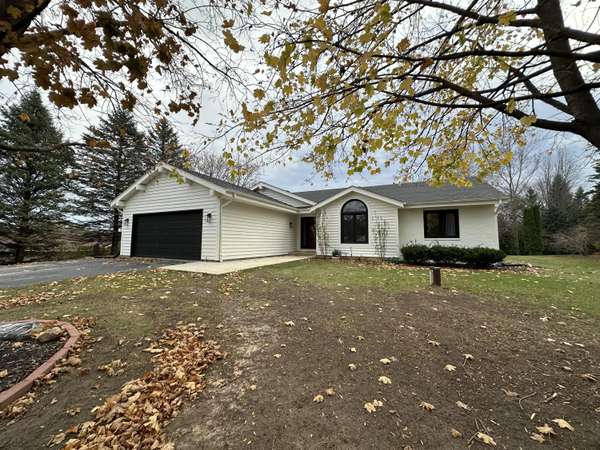 1351 Rawhide Dr, Farmington, WI 53090