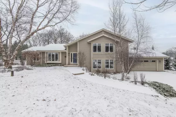 34352 Valley Rd, Delafield, WI 53066