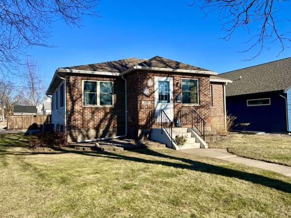 2101 Green Bay St, La Crosse, WI 54601