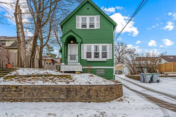 2619 E Fernwood Ave, Milwaukee, WI 53207