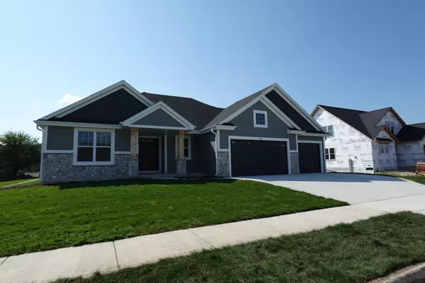 1652 Switchgrass St, Oconomowoc, WI 53066