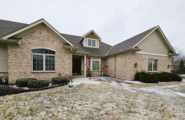 10611 N Hidden Creek Dr, Mequon, WI 53092