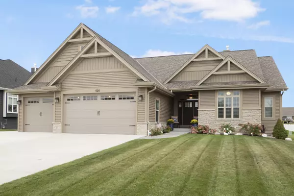 626 Mary Way, Slinger, WI 53086