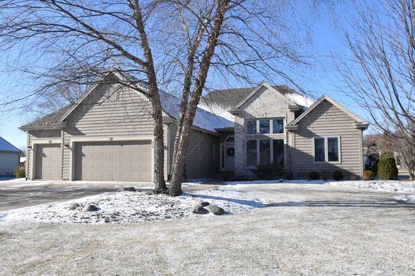 410 Queen Anne Cir, Union Grove, WI 53182