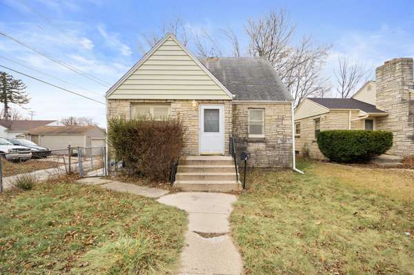 5221 N 46th St, Milwaukee, WI 53218