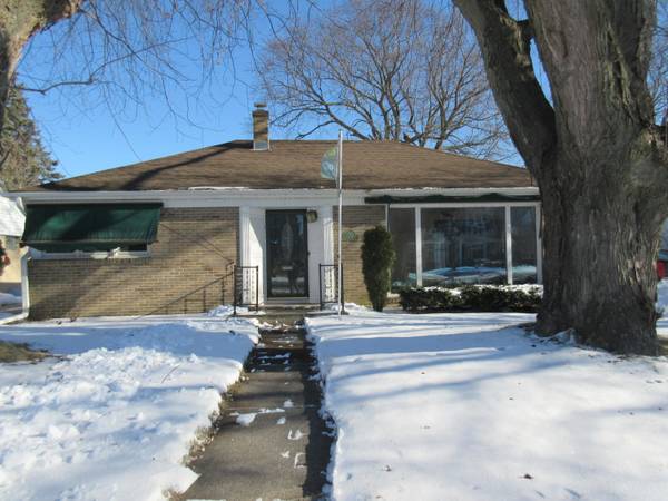 2823 N Main St, Racine, WI 53402