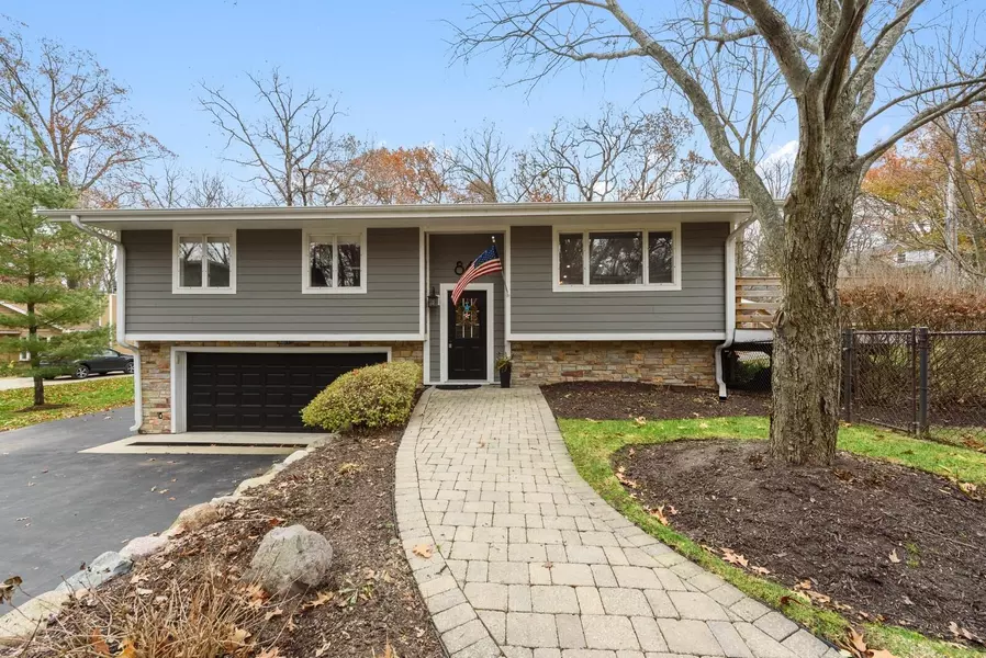 861 Shoshone Rd, Fontana, WI 53125