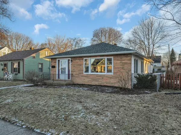 223 Douglass Ave, Waukesha, WI 53186