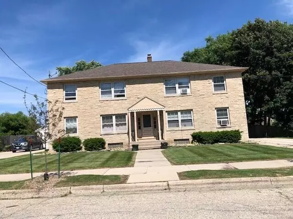 W65N580 Saint John Ave, Cedarburg, WI 53012