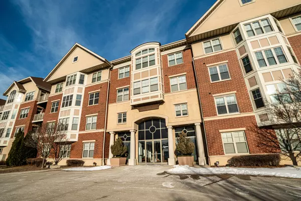 4110 S Lake Dr Unit 131, Saint Francis, WI 53235