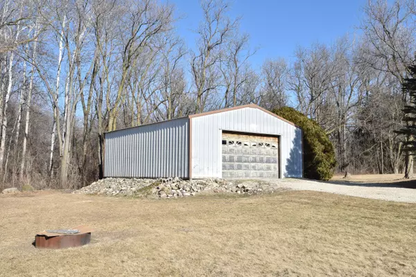 W3598 Oaklawn Rd, Hustisford, WI 53035