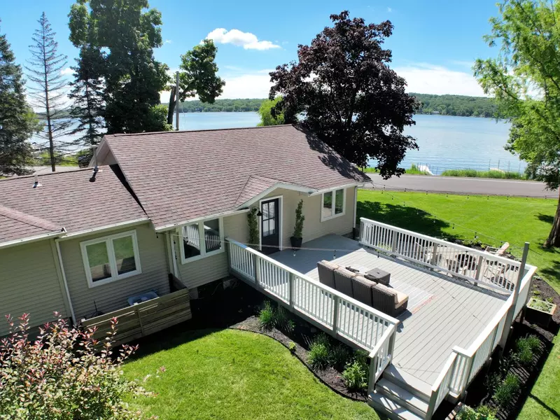 W4140 Lake Shore Dr, Geneva, WI 53147
