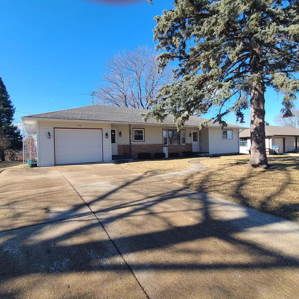 Watertown, WI 53098,912 Highland Ave