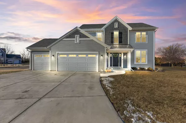 722 N Sandy Ln, Elkhorn, WI 53121