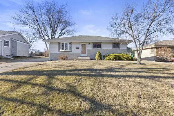 W146N8451 Schlafer Dr, Menomonee Falls, WI 53051