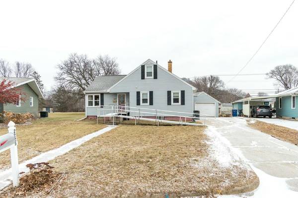 2225 Coulee Dr, La Crosse, WI 54601