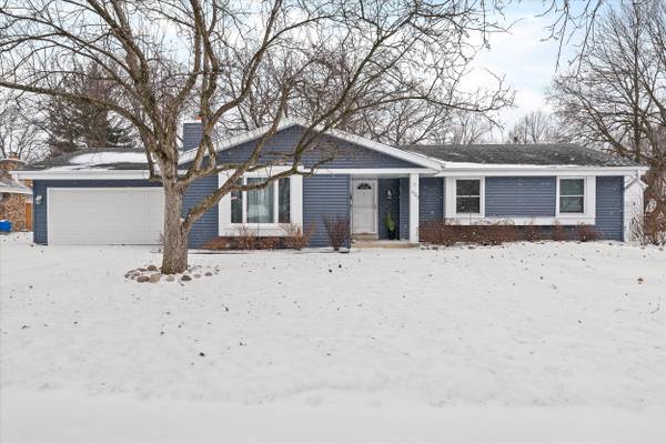 623 Elk Ln, Waukesha, WI 53188