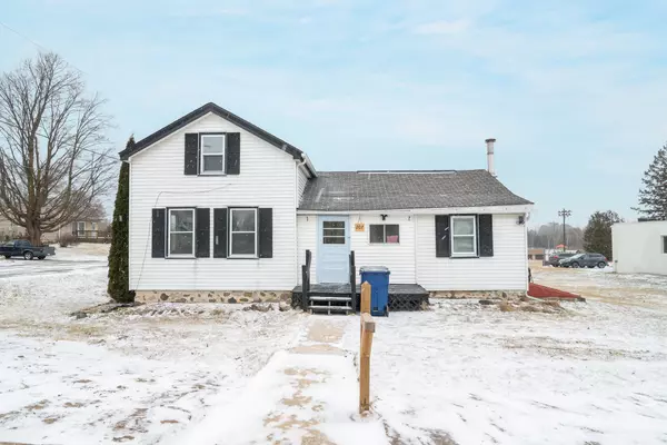 207 Lake St, Cascade, WI 53011