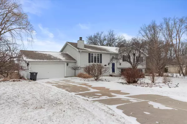 7765 S Mission Dr, Franklin, WI 53132