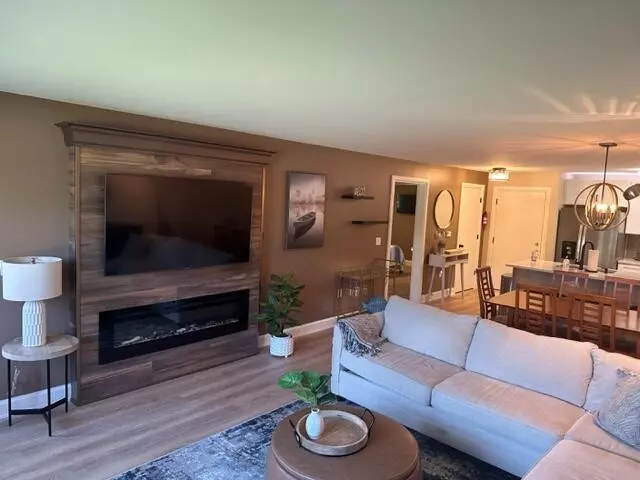 21 Matterhorn Cir Unit 12, Geneva, WI 53147