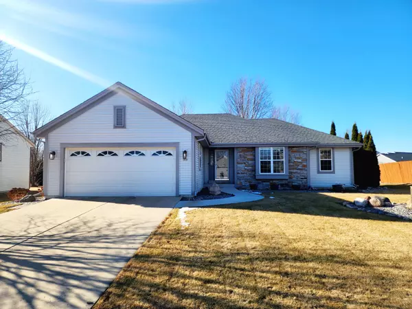 808 Chadwick Dr, Watertown, WI 53094