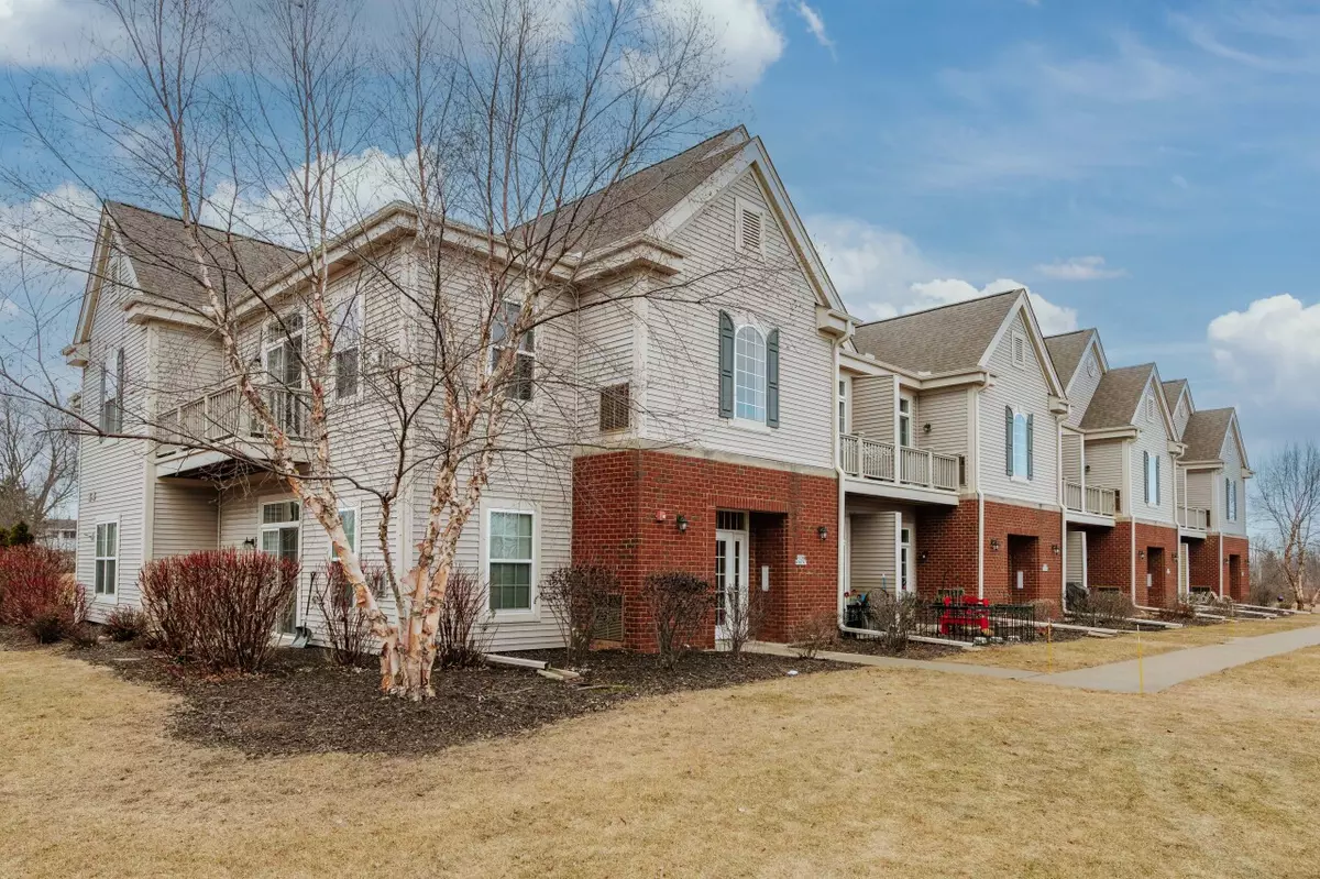 Jackson, WI 53037,W206N16747 Blackberry Cir Unit 1701